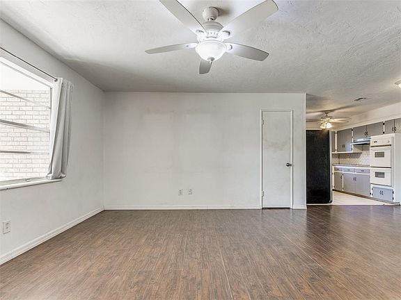 4th image of 2620 N Redmond Ave
