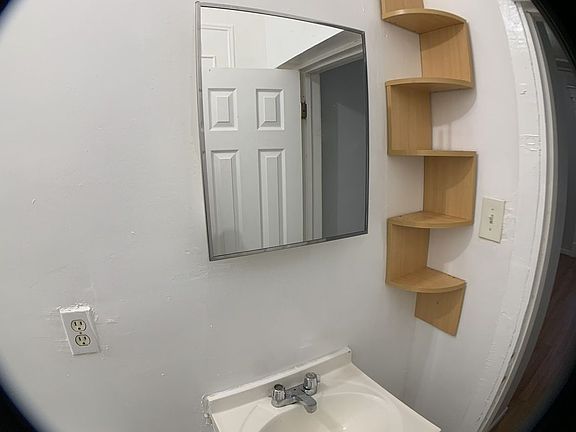 4th image of 24 Roosevelt Pl #2F