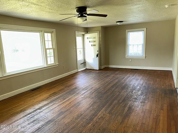 2nd image of 2707 Jackson Dr