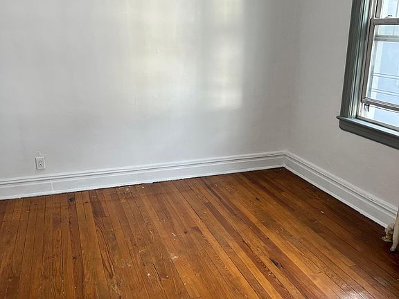 3rd image of 139 Livingston Ave #3