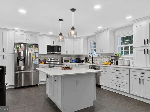 74 Barberry Ln, Churchville, PA 18966