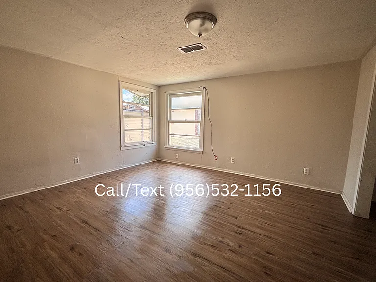 2621 Tarlton St — Photo 2
