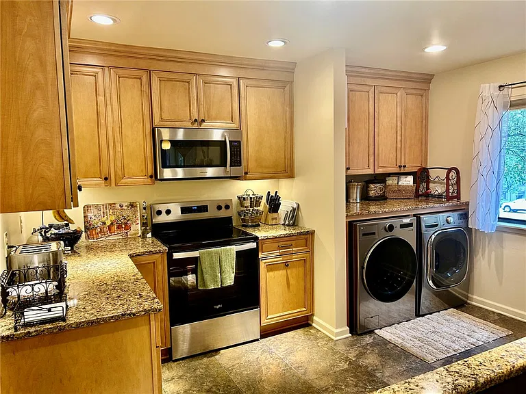 606 Safe Harbor Cir — Photo 7