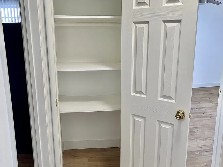 1215 Fairfax Ave Unit 11 Closet