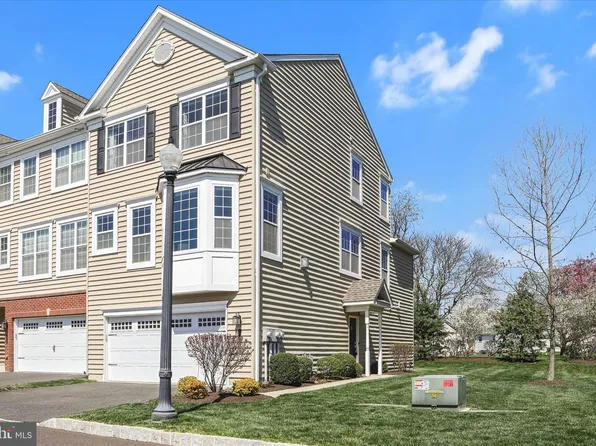 205 Moore Ct, Sellersville, PA 18960