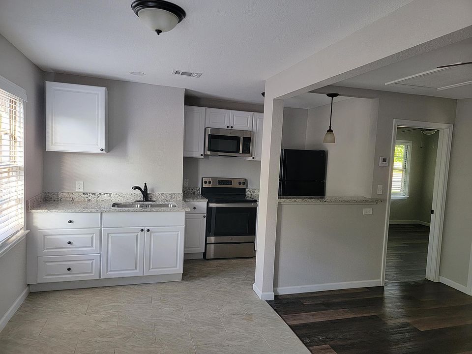 1st image of 3460 Townsend Dr #B