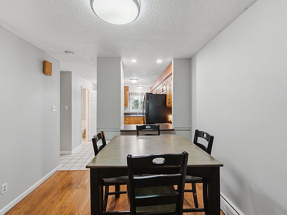 4th image of 32 Shelburne Road
