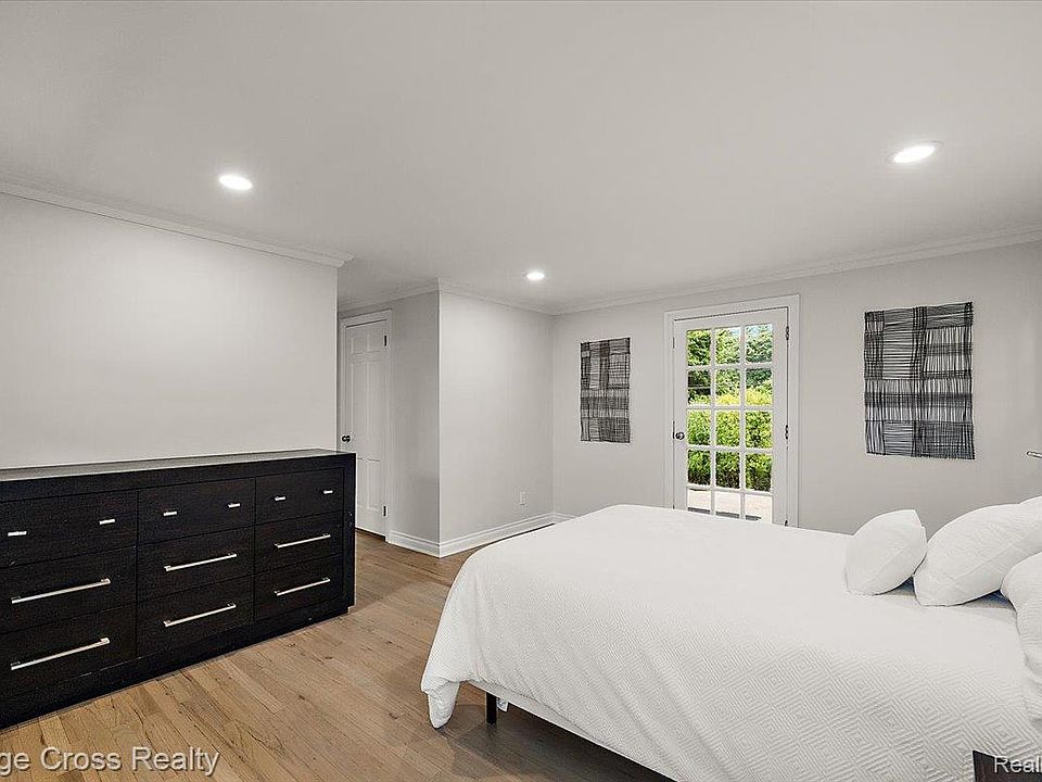 330 N Cranbrook Cross Rd, photo 22