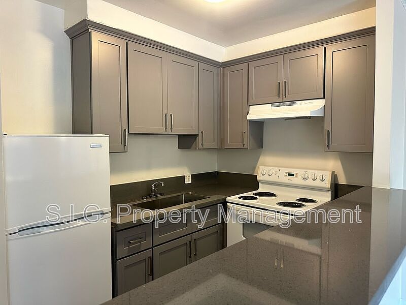 1st image of 650 N Oakland Ave APT 114