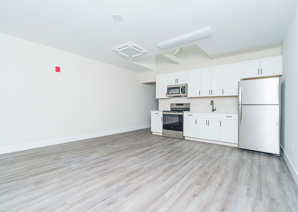 1st image of 115 NE Front St #204