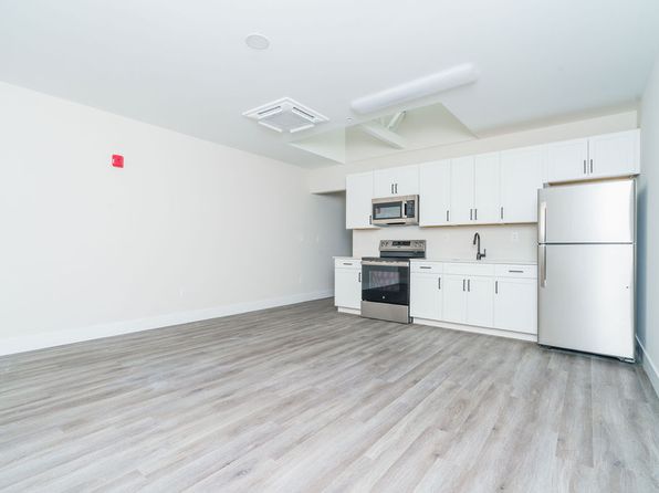 115 NE Front St #204