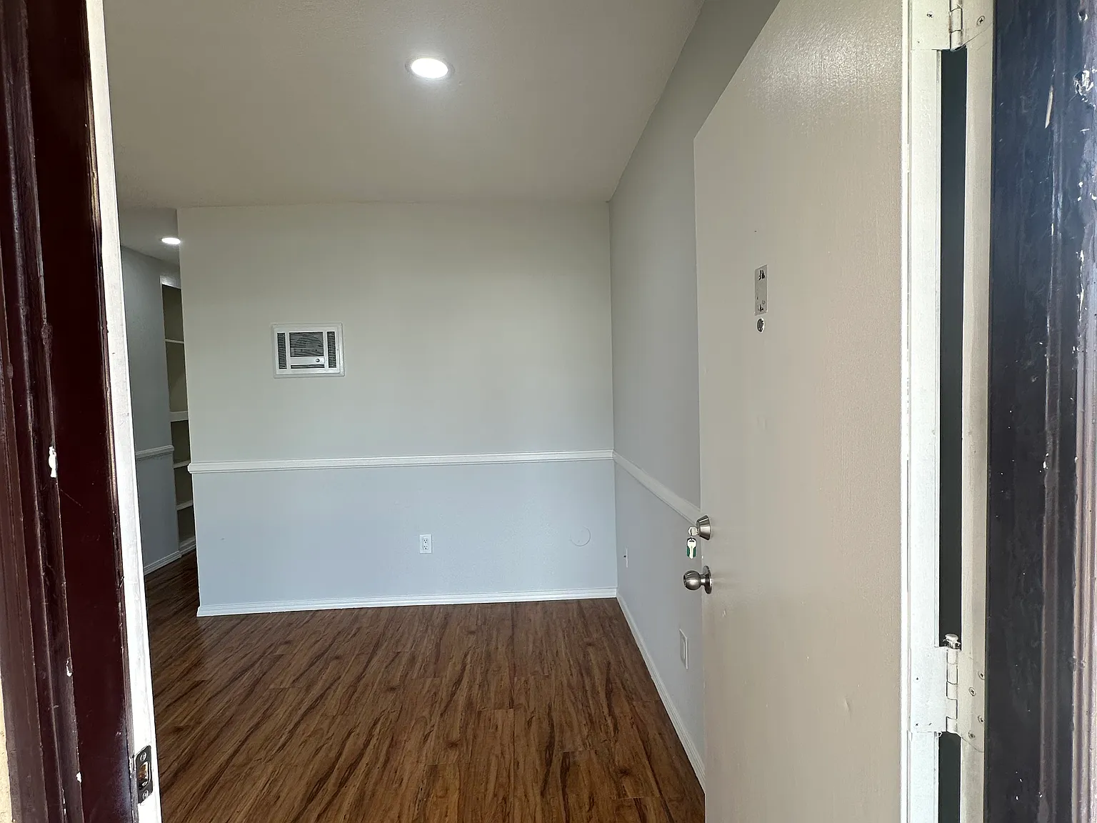 2 bed, 700 sqft, $2,100 — Photo 3