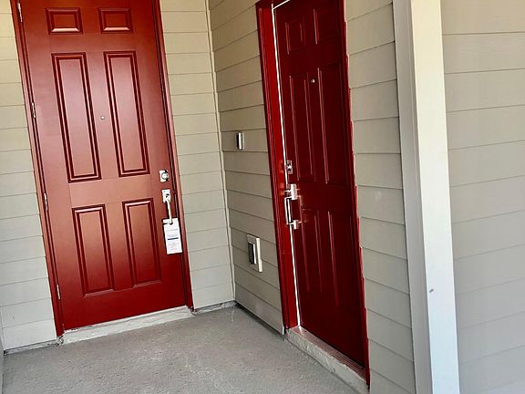 4th image of 592 S Andrea Cir