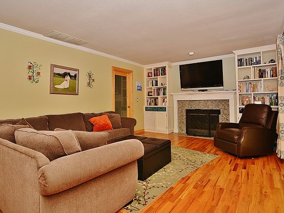 4th image of 1234 NW Harlequin Ct