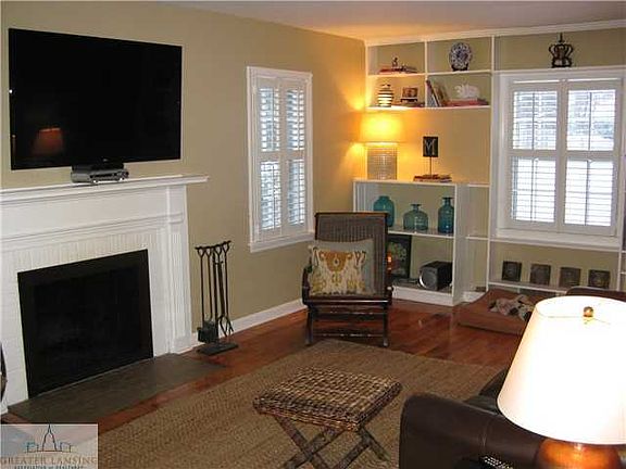 2nd image of 820 E Sunset Ln