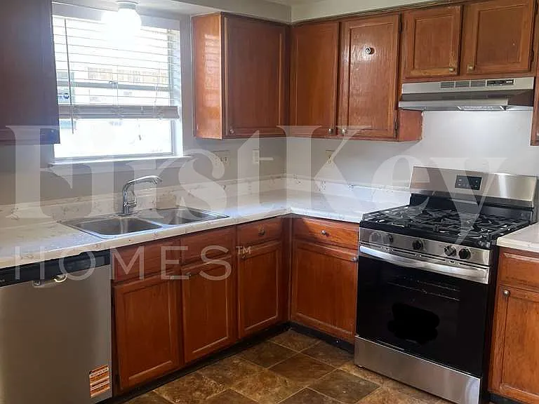 6918 Skyline Park Dr — Photo 5