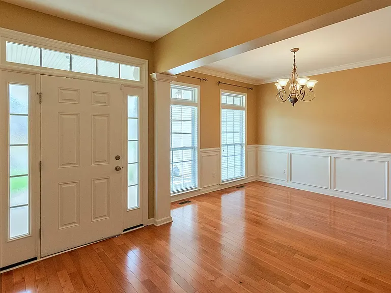6811 Neville Dr — Photo 2