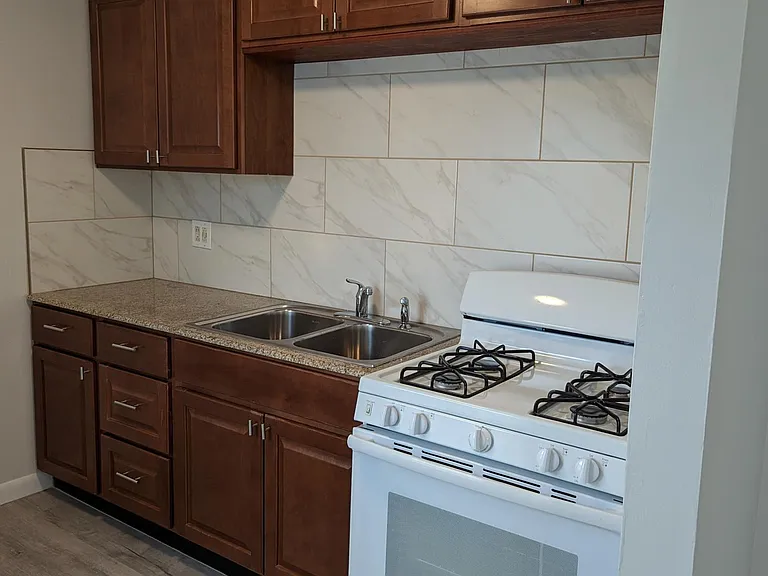 3 Cedar St #6 — Photo 3