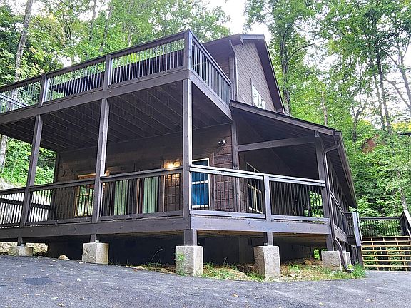 2nd image of 4054 Brooke Hollow Ln