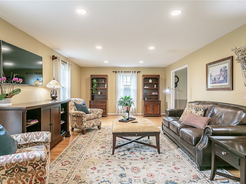 81 Blackwatch Trl, Fairport, NY 14450 Zillow