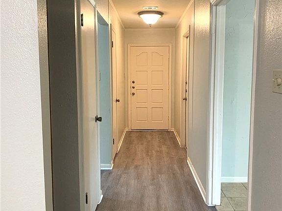 3rd image of 1520 Cedar Oaks Ln