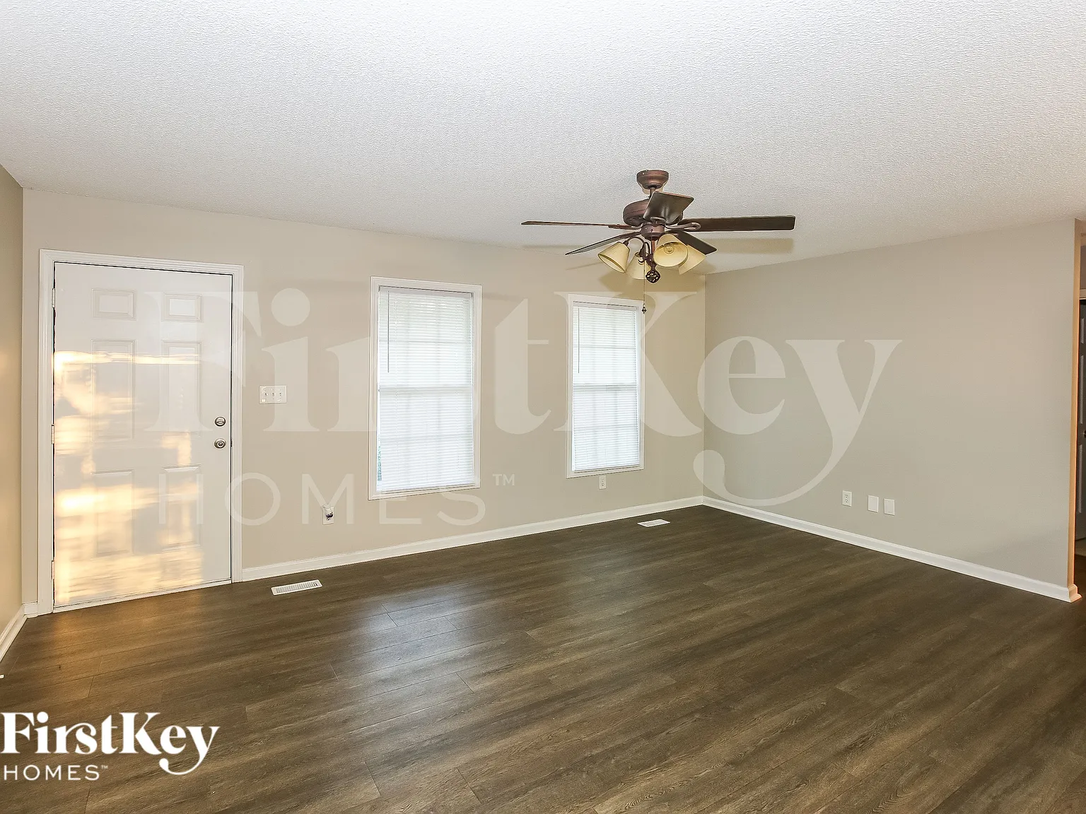 3 bed, 2.0 bath, 1267 sqft, $1,905 — Photo 3