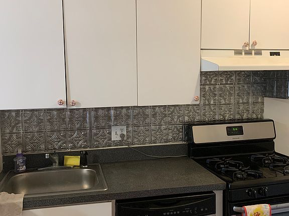 5th image of 1352 D St SE