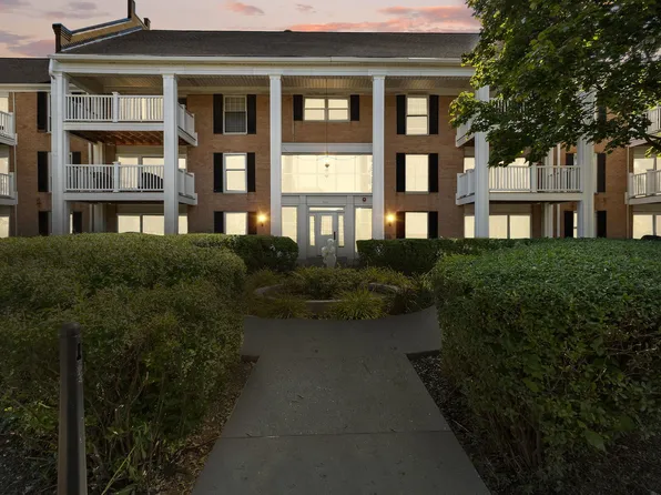 5601 Carriageway Dr APT 302-B, Rolling Meadows, IL 60008