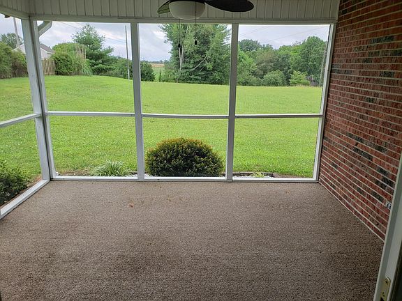 Screened in porch
