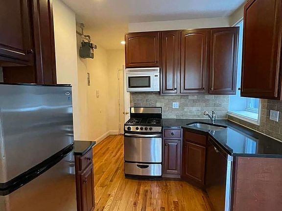 5th image of 114 E 1st St APT 28