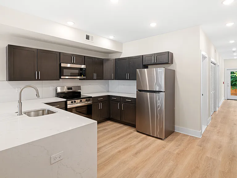 5217 1/2 Warren St #1 — Photo 3