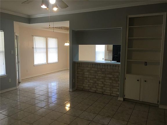 3rd image of 733 Saint Bernadine Dr