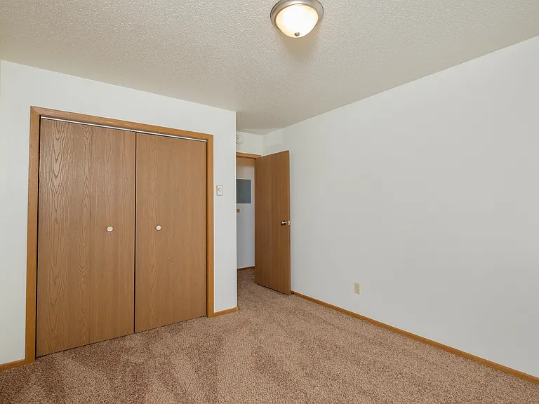 Fargo, ND Sargent Apartments | Bedroom
