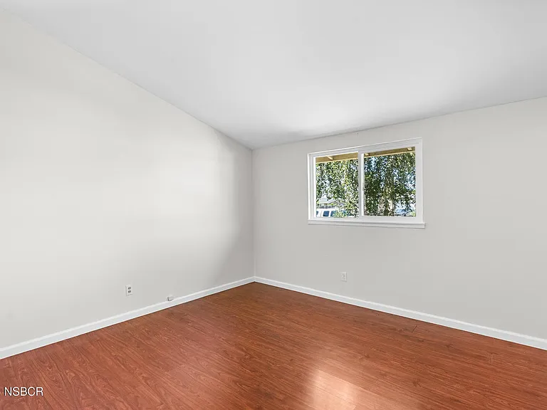 400 E Cherry Ave — Photo 4
