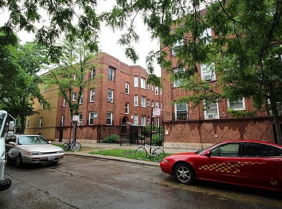 2nd image of 1354.5 W Argyle St #1N