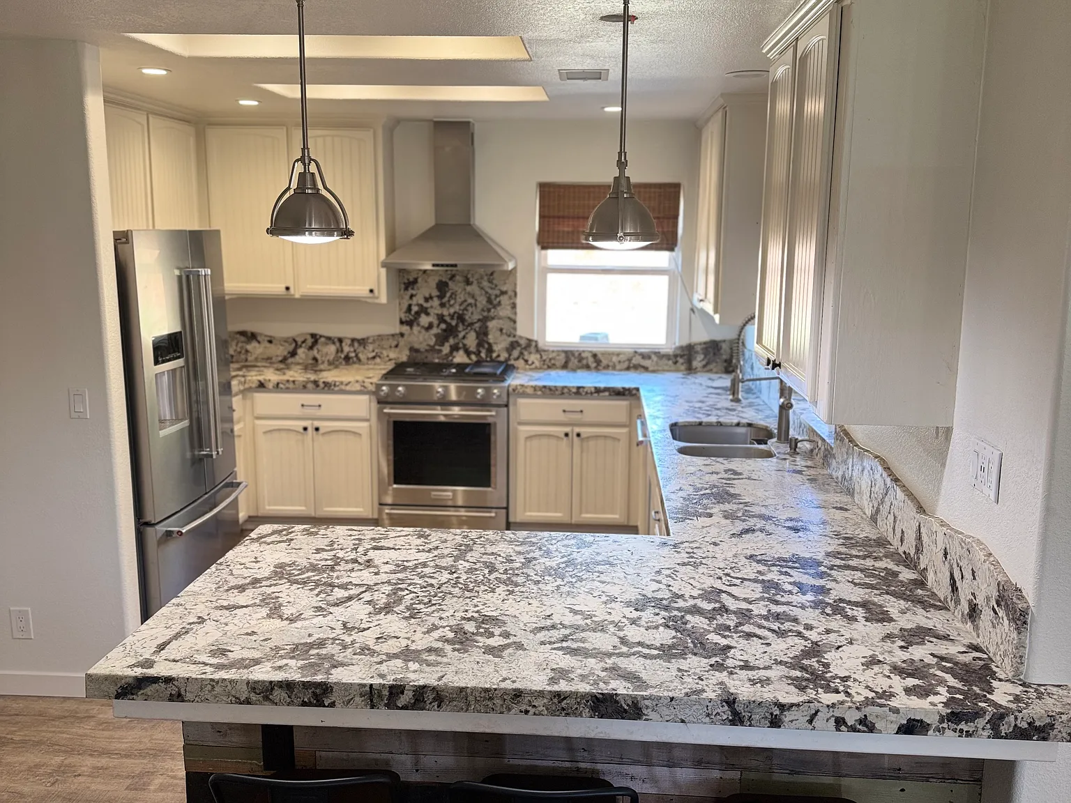 4 bed, 2000 sqft, $5,200 — Photo 4
