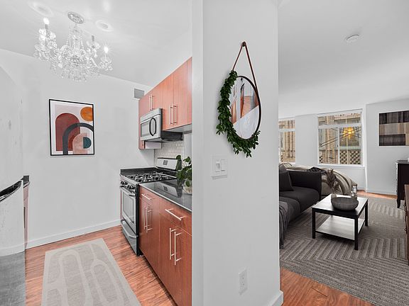 3rd image of 90 John St #1812