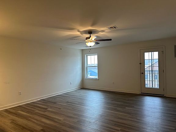 4th image of 1708 Fairmont Dr APT 204