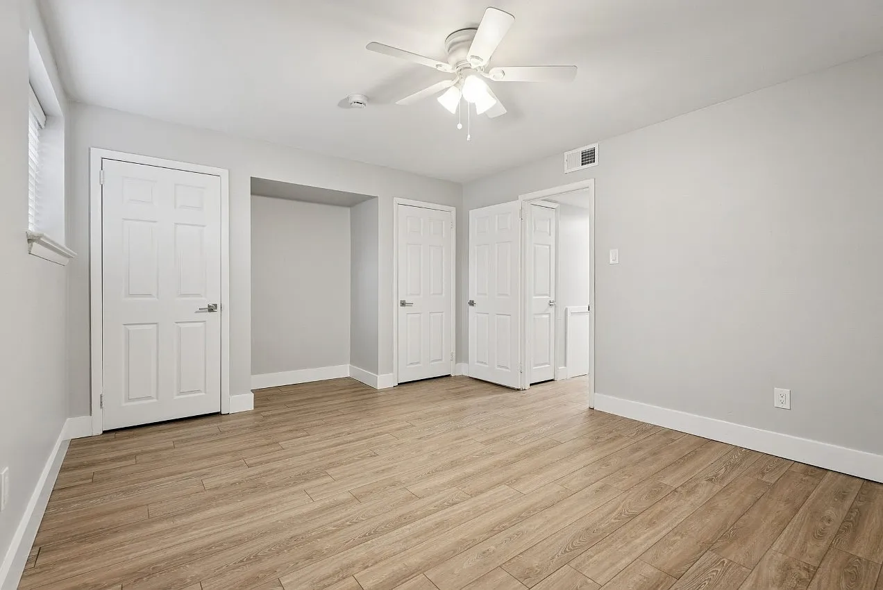 Mt. Airy Manor — Photo 3