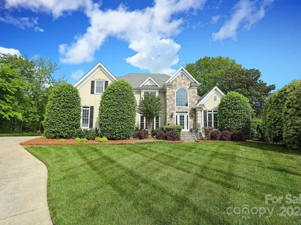 12400 Three Lakes Dr, Charlotte, NC 28277