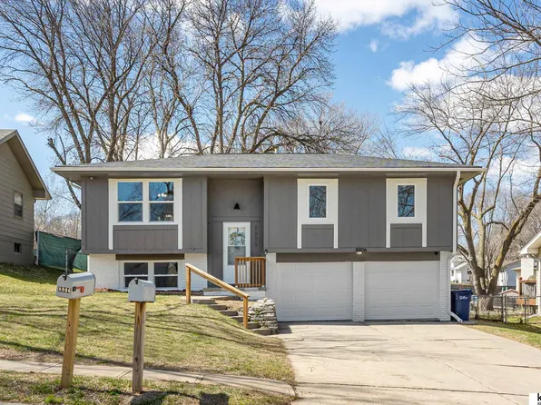 8906 Florence Dr, Bellevue, NE 68147