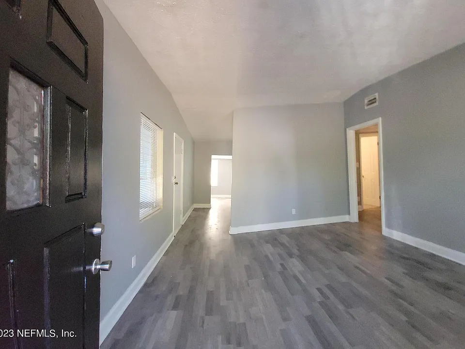 6114 Strawflower Pl