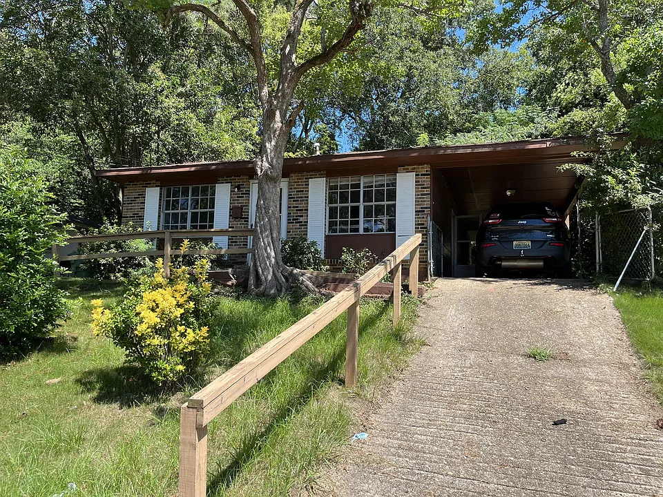 3042 George B Edmondson Dr