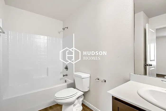 2402 Smith Dr — Photo 12