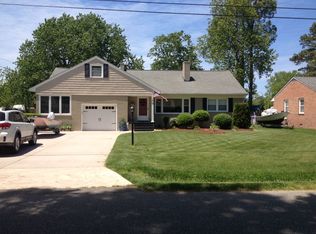 19 Woodland Rd, Poquoson, VA 23662