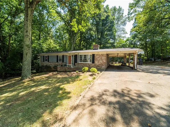 1968 Burgoyne Ct, Winston Salem, NC 27107