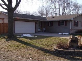 1396 Parkwood Dr, Woodbury, MN 55125