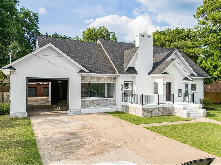 1020 W Matthews Ave — Photo 32