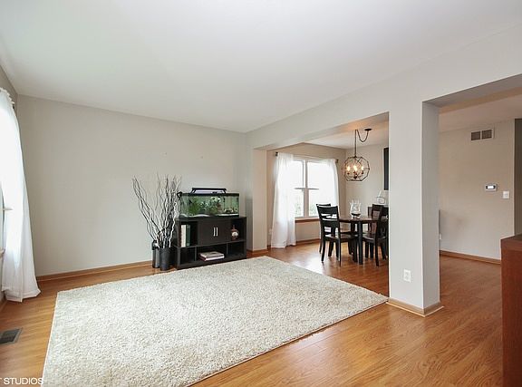 3rd image of 546 Waterford Dr