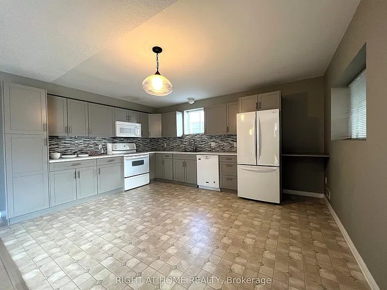 590 Arbour Cres — Photo 27